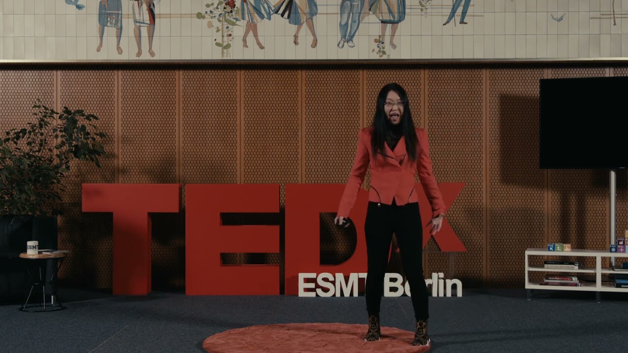 Lesley Li delivering her TEDxESMTBerlin talk in 2022